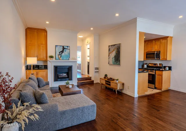 Listing Photo 4 - Condo for sale in building located at 1021 5Th St, Santa Monica, CA 90403 - Unit #206
