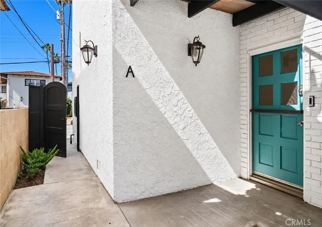 Listing Photo 1 - Condo for sale in building located at 1404 Buena Vis, San Clemente, CA 92672 - Unit #1