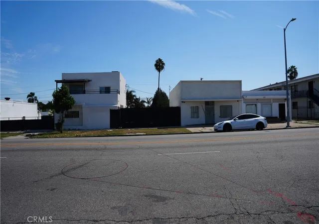 Photo 4 of House for sale at 7506 S Western Ave Los Angeles, Los Angeles, CA 90047 | MLS# MB26198940 | Listing updated on 2026-09-22
