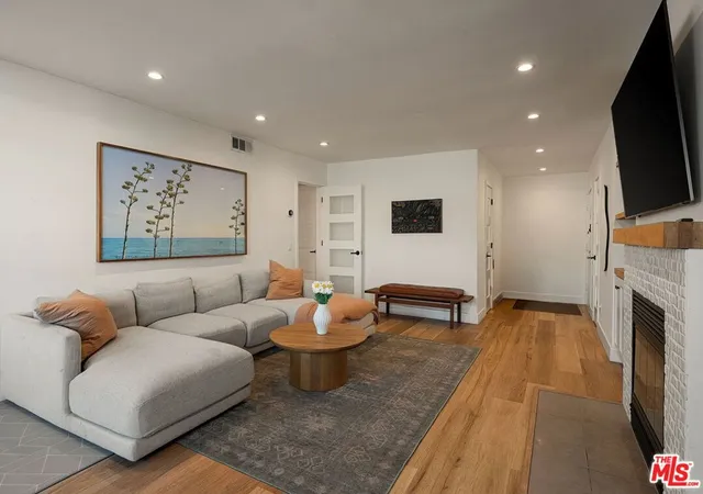 Photo 2 of Condo for sale at 415 Montana Ave #107, Santa Monica, CA 90403 | MLS# 26986489 | Listing updated on 2026-09-18