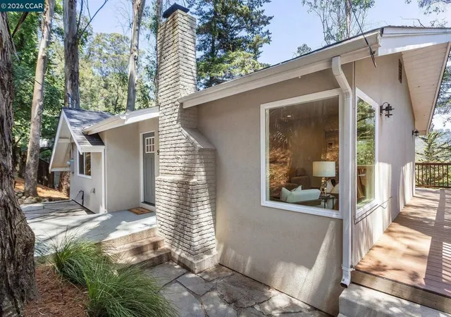 Photo 3 of Single family home for sale at 5924 Balboa Dr, Oakland, CA 94611 | MLS# 41147879 | Listing updated on 2026-10-09