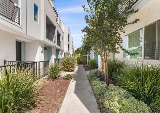 Photo 2 of Townhouse for sale at 709 Fruit Ranch Loop, San Jose, CA 95133 | MLS# ML82060850 | Listing updated on 2026-10-12