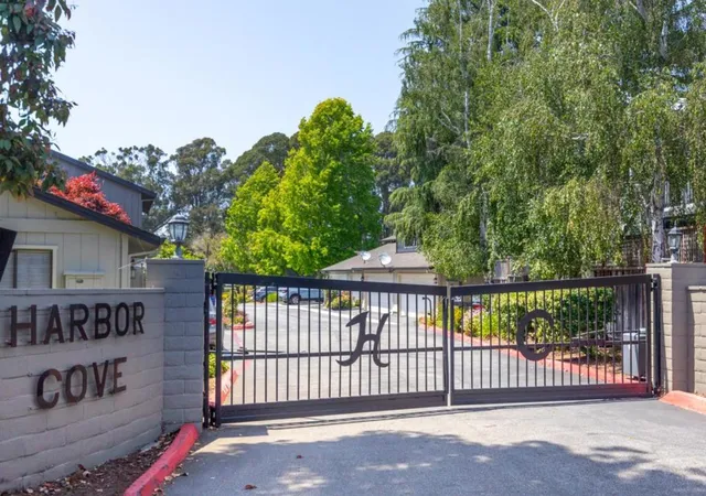 Photo 2 of Townhouse for sale at 574 Spinnaker Ct, Santa Cruz, CA 95062 | MLS# ML82060821 | Listing updated on 2026-10-05