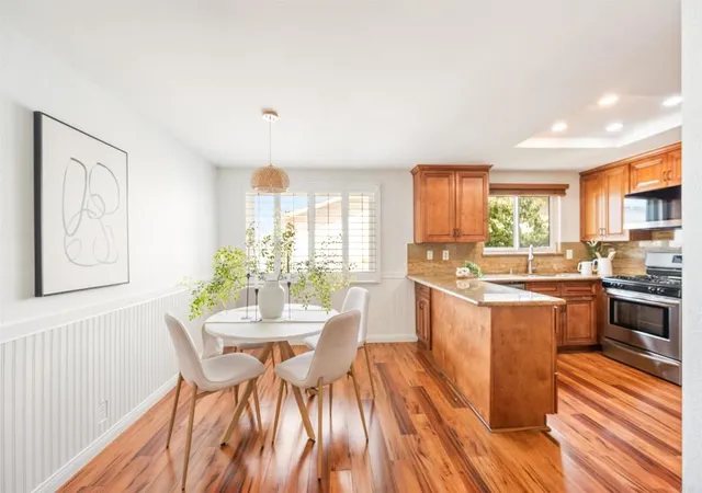 Listing Photo 3 - Condo for sale in building located at 318 Juniper Ave, Carlsbad, CA 92008 - Unit #10