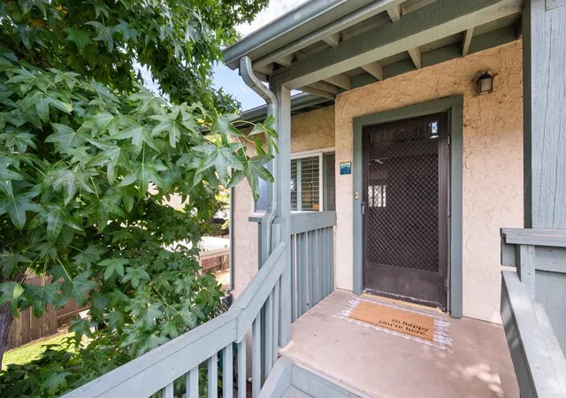 Listing Photo 4 - Condo for sale in building located at 318 Juniper Ave, Carlsbad, CA 92008 - Unit #10
