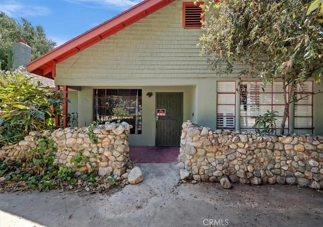 Photo 3 of Single family home for sale at 190 E Arrow, Claremont, CA 91711 | MLS# CV26156720 | Listing updated on 2026-10-09
