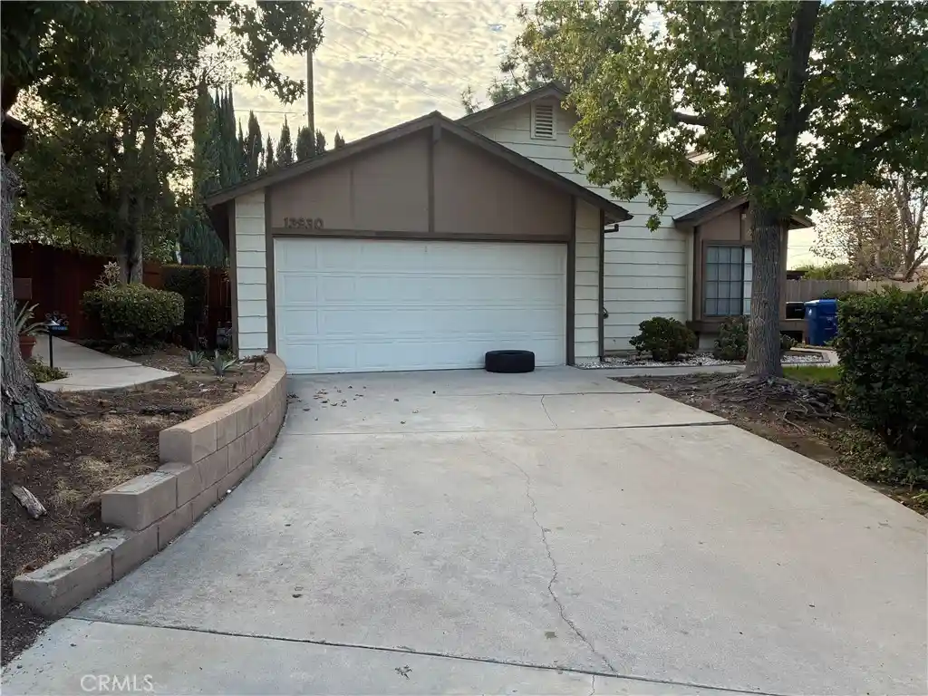 Condo for sale at 13930 Olive Grv Ln, Sylmar, CA 91342 | MLS# SR26198673