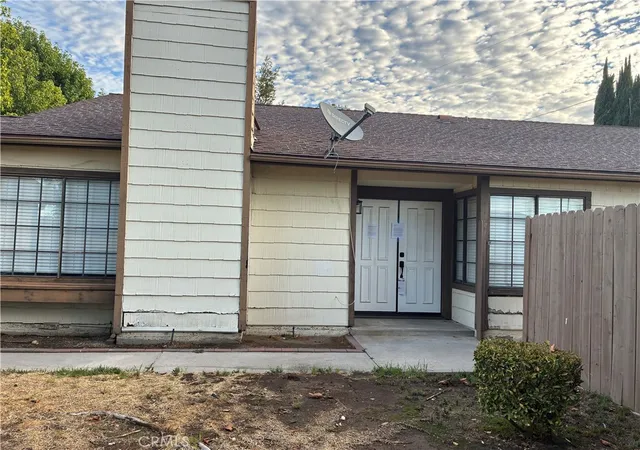 Photo 3 of Condo for sale at 13930 Olive Grv Ln, Sylmar, CA 91342 | MLS# SR26198673 | Listing updated on 2026-10-10