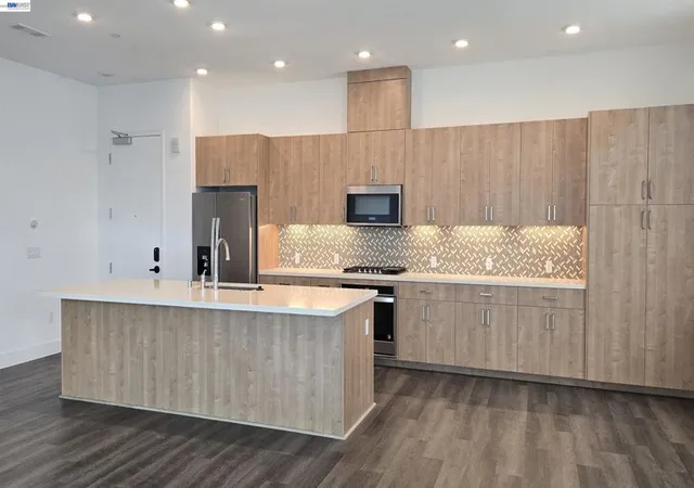 Listing Photo 2 - Condo for sale in building located at 45128 Warm Springs Blvd, Fremont, CA 94539 - Unit #355