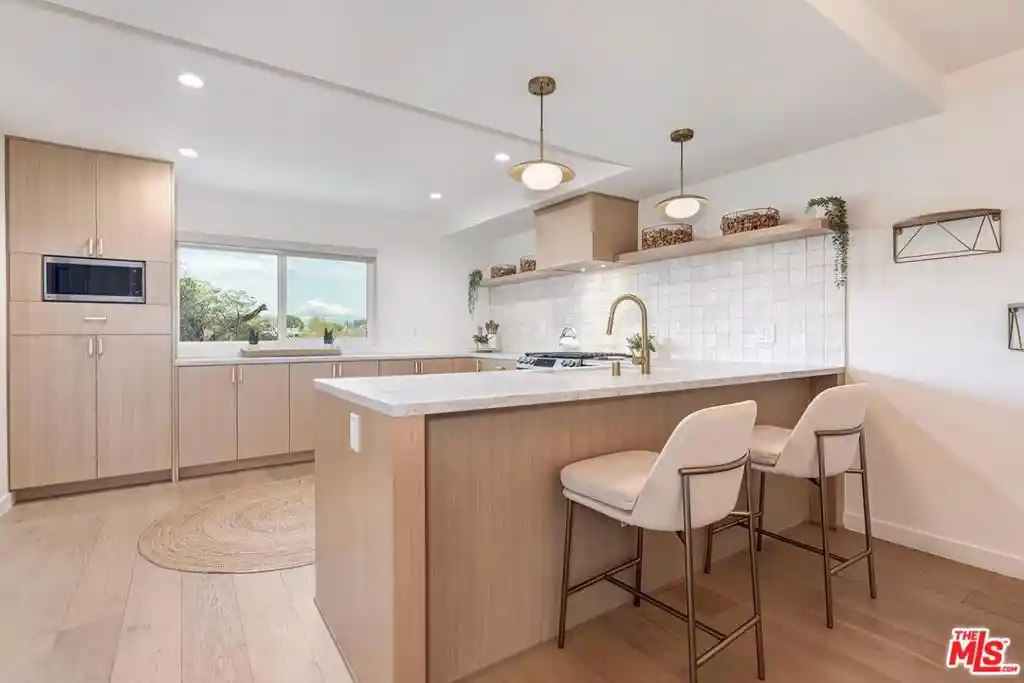 Townhouse for sale at 4748 La Villa Marina #D, Marina Del Rey, CA 90292 | MLS# 26986701