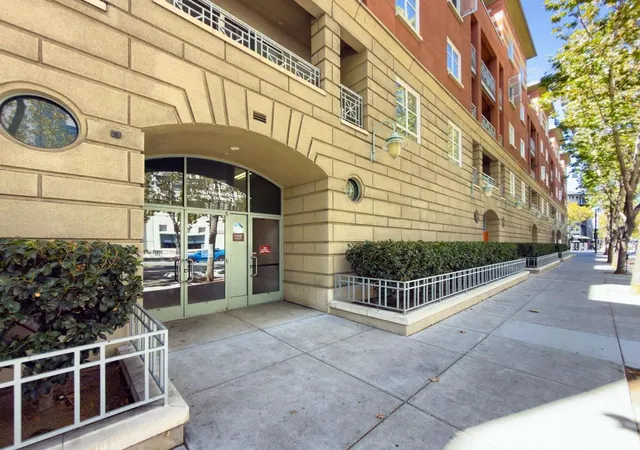 Photo 3 of Condo for sale at 130 E San Fernando St #25, San Jose, CA 95112 | MLS# ML82060927 | Listing updated on 2026-10-05
