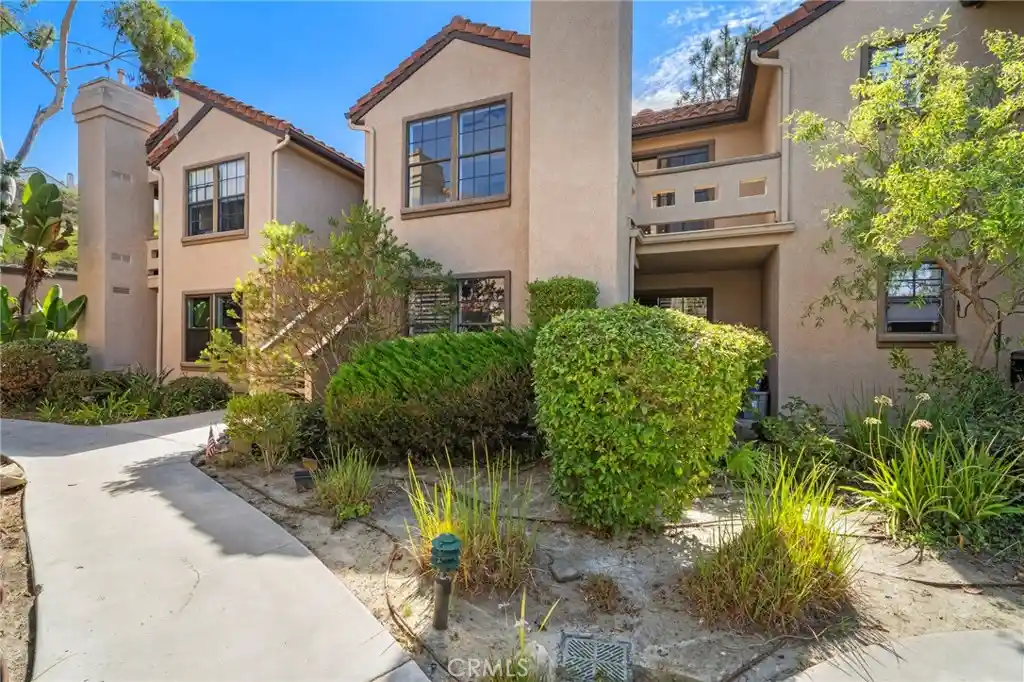 Listing Photo 1 - Condo for sale in 1046 Calle Del Cerro located at 1046 Calle Del Cerro, San Clemente, CA 92672 - Unit #420