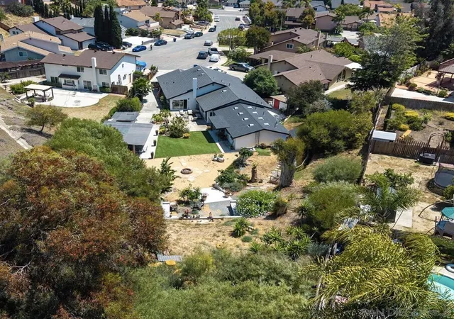 Photo 3 of Sale Pending at 902 Loma View, Chula Vista, CA 91910 | MLS# 260022291SD | Listing updated on 2026-10-03