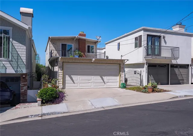 Photo 3 of Single family home for sale at 1205 11th Street, Hermosa Beach, CA 90254 | MLS# SB26186457 | Listing updated on 2026-10-11