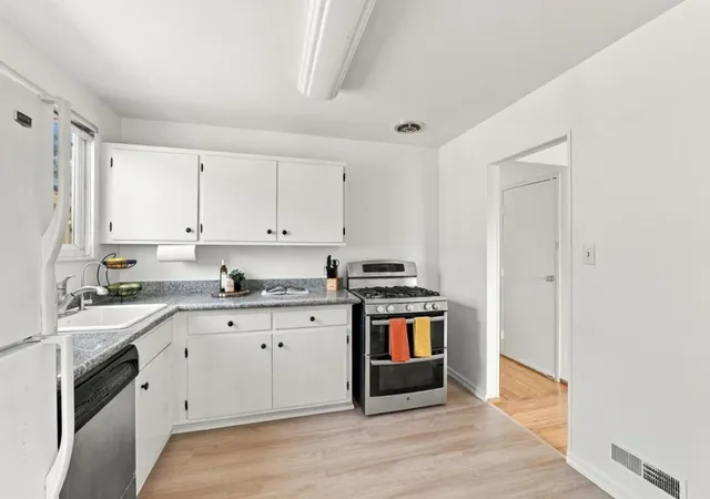 Photo 3 of Sale Pending at 253 Catalina Ave, Pacifica, CA 94044 | MLS# ML82060944 | Listing updated on 2026-09-24