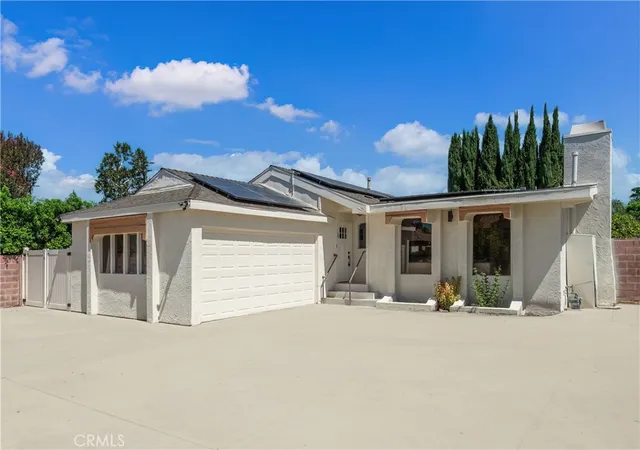 Photo 2 of Single family home for sale at 6246 Fallbrook, Woodland Hills, CA 91367 | MLS# AR26189875 | Listing updated on 2026-10-06