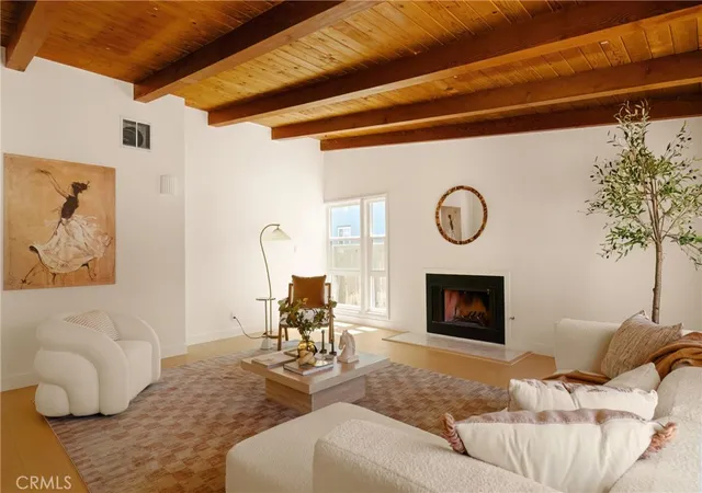 Photo 3 of Single family home for sale at 6246 Fallbrook, Woodland Hills, CA 91367 | MLS# AR26189875 | Listing updated on 2026-10-06