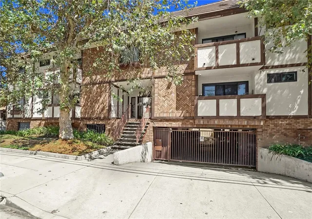 Photo 1 of Sale Pending at 6250 Fulton Ave #105, Van Nuys, CA 91401 | MLS# WS26192500 | Listing updated on 2026-09-24
