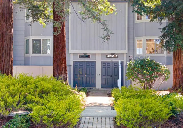 Photo 2 of Townhouse for sale at 821 Montgomery St, Mountain View, CA 94041 | MLS# ML82060954 | Listing updated on 2026-10-12