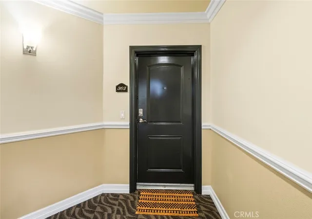 Listing Photo 4 - Condo for sale in building located at 3750 Santa Rosalia, Los Angeles, CA 90008 - Unit #303