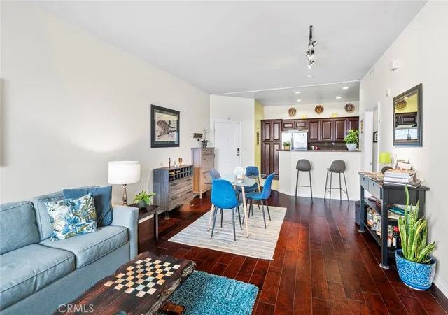 Listing Photo 5 - Condo for sale in building located at 3750 Santa Rosalia, Los Angeles, CA 90008 - Unit #303