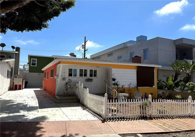 Photo 3 of Multi family home for sale at 103 Avenida Aragon, San Clemente, CA 92672 | MLS# PW26199420 | Listing updated on 2026-09-11