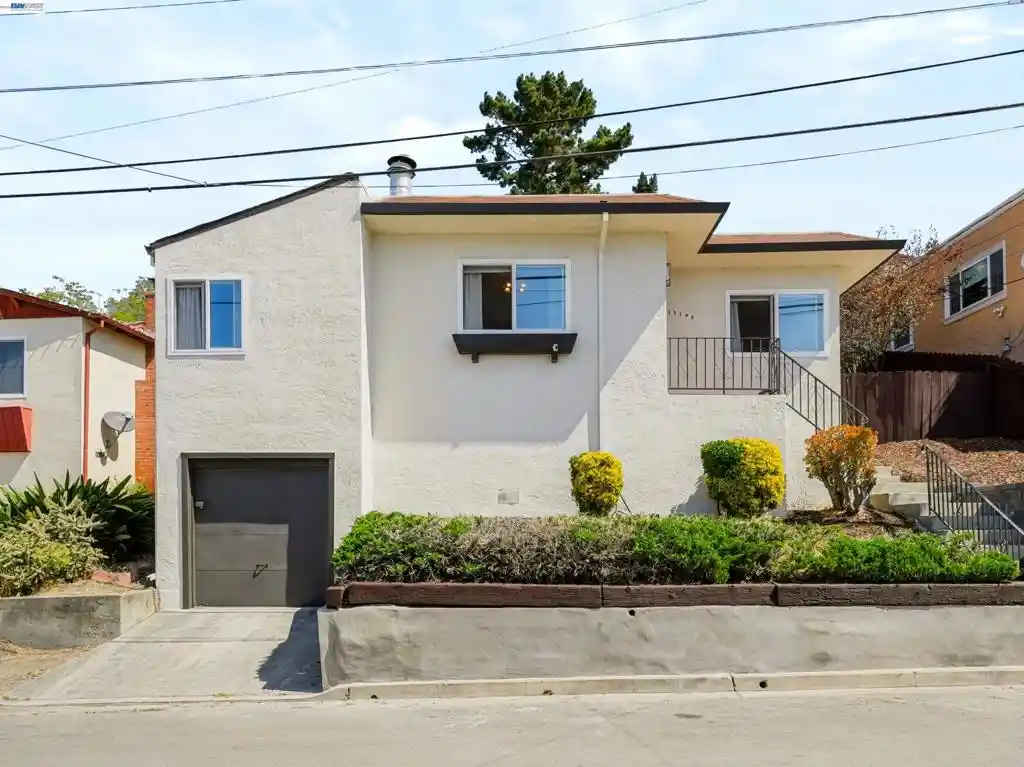 Photo 1 of Single family home for sale at 17198 Roberto St, Castro Valley, CA 94546 | MLS# 41147975 | Listing updated on 2026-10-19