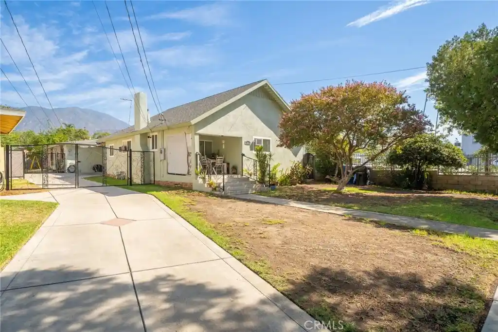 Listing Photo 1 - Condo for sale in 527 E Maple located at 527 E Maple, Monrovia, CA 91205 - Unit 527 E Maple