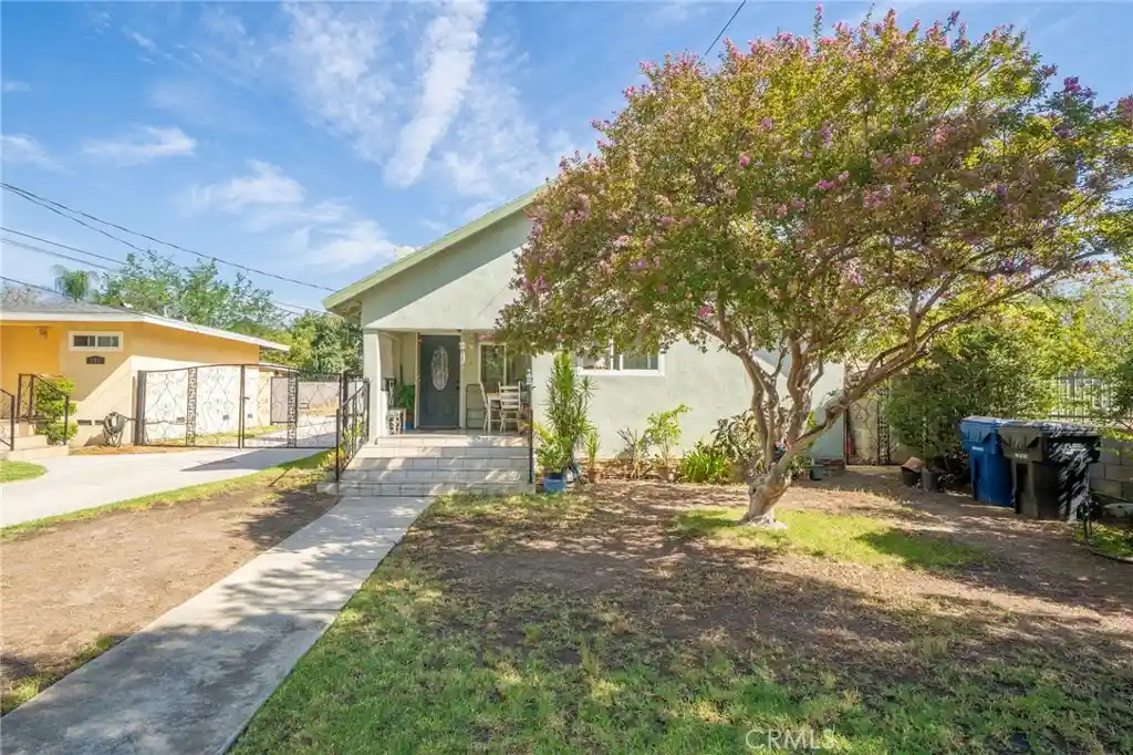 Listing Photo 2 - Condo for sale in 527 E Maple located at 527 E Maple, Monrovia, CA 91205 - Unit 527 E Maple