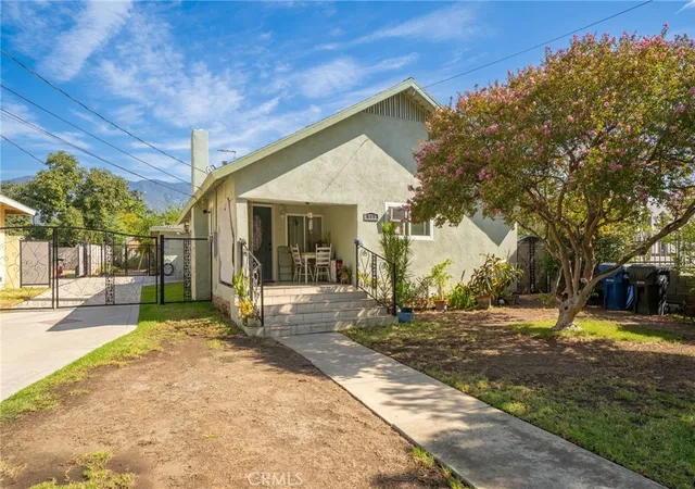 Listing Photo 4 - Condo for sale in building located at 527 E Maple, Monrovia, CA 91205