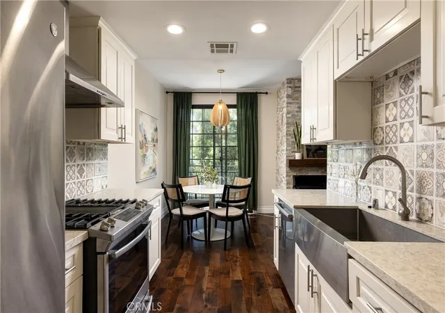 Photo 1 of Condo for sale at 860 S Lucerne #103, Los Angeles, CA 90005 | MLS# OC26199459 | Listing updated on 2026-09-20