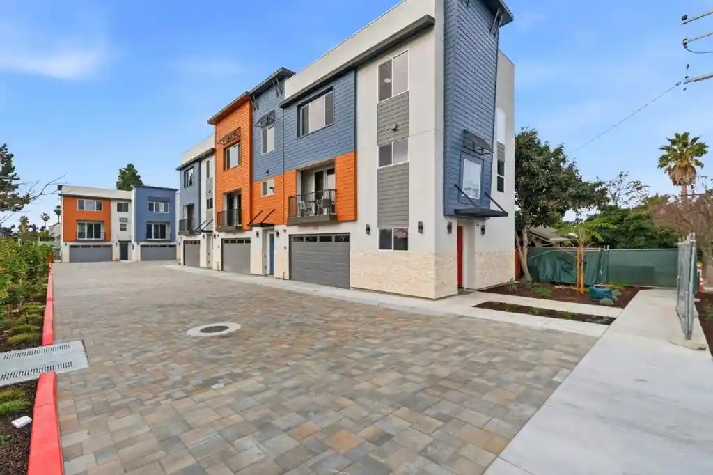 Townhouse for sale at 3701 Gettysburg Cmn, Fremont, CA 94538 | MLS# ML82060963
