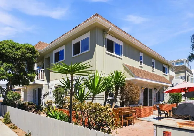 Photo 1 of Sale Pending at 806 Manhattan Ct, San Diego, CA 92109 | MLS# PTP2606902 | Listing updated on 2026-10-06