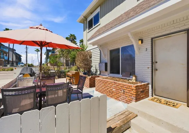 Photo 4 of Sale Pending at 806 Manhattan Ct, San Diego, CA 92109 | MLS# PTP2606902 | Listing updated on 2026-10-06