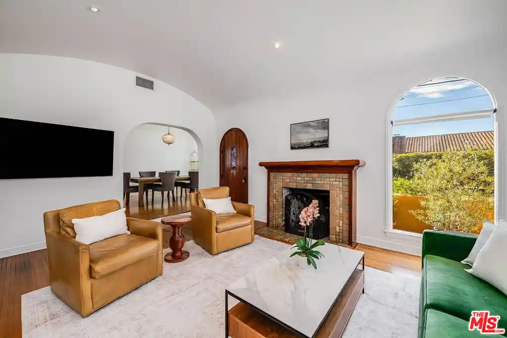 Photo 1 of Single family home for sale at 7321 Oakwood Ave, Los Angeles, CA 90036 | MLS# 26986627 | Listing updated on 2026-10-29