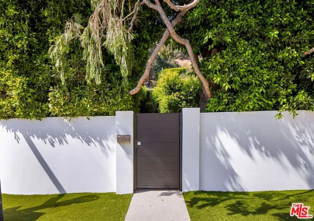 Photo 2 of Single family home for sale at 1311 N Beverly Dr, Beverly Hills, CA 90210 | MLS# 26986527 | Listing updated on 2026-10-09