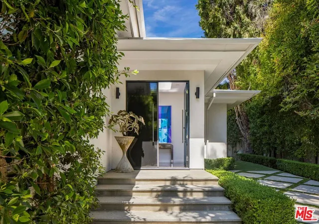 Photo 3 of Single family home for sale at 1311 N Beverly Dr, Beverly Hills, CA 90210 | MLS# 26986527 | Listing updated on 2026-10-09