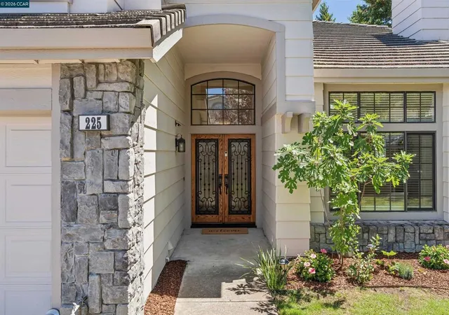Photo 2 of Single family home for sale at 225 Valley Glen Ln, Martinez, CA 94553 | MLS# 41147999 | Listing updated on 2026-09-18