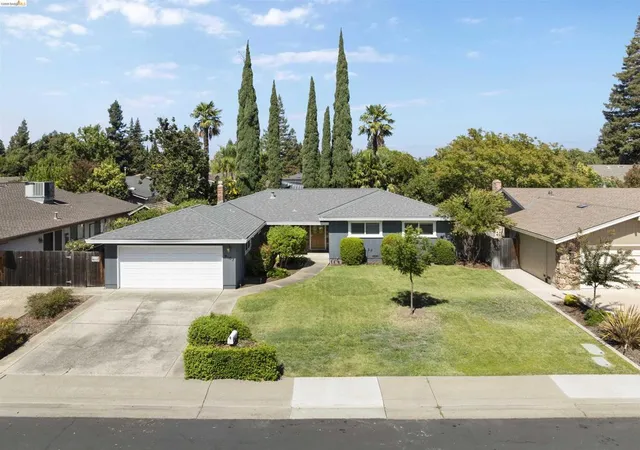 Photo 2 of Sale Pending at 9107 Yount Ct, Elk Grove, CA 95624 | MLS# 41148002 | Listing updated on 2026-09-23