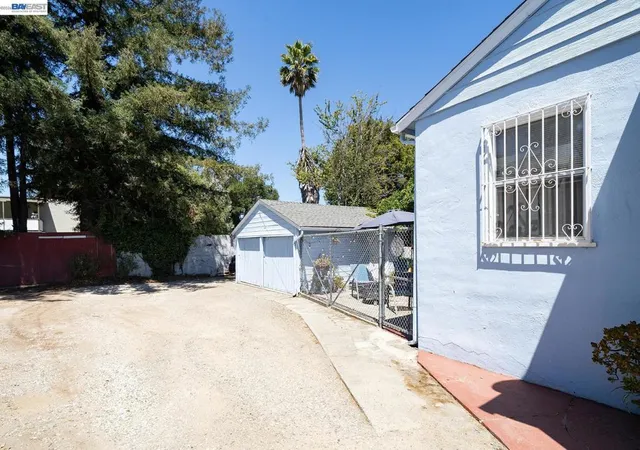 Photo 3 of House for sale at 2533 19th Avenue, Oakland, CA 94606 | MLS# 41148023 | Listing updated on 2026-09-18