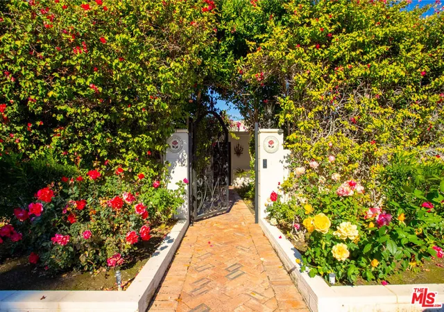 Photo 3 of Single family home for sale at 148 W Camino Descanso, Palm Springs, CA 92264 | MLS# 26987245 | Listing updated on 2026-10-09