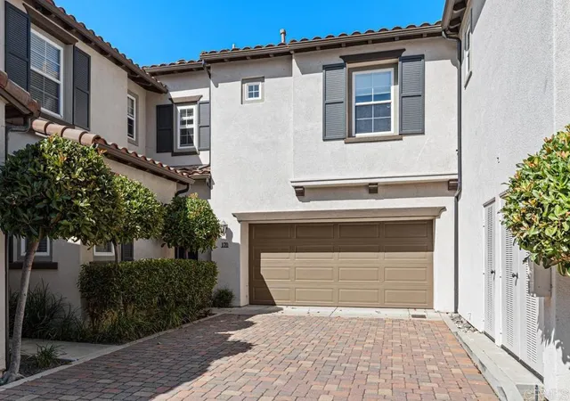 Listing Photo 3 - Condo for sale in building located at 170 Paseo Vis, San Clemente, CA 92673