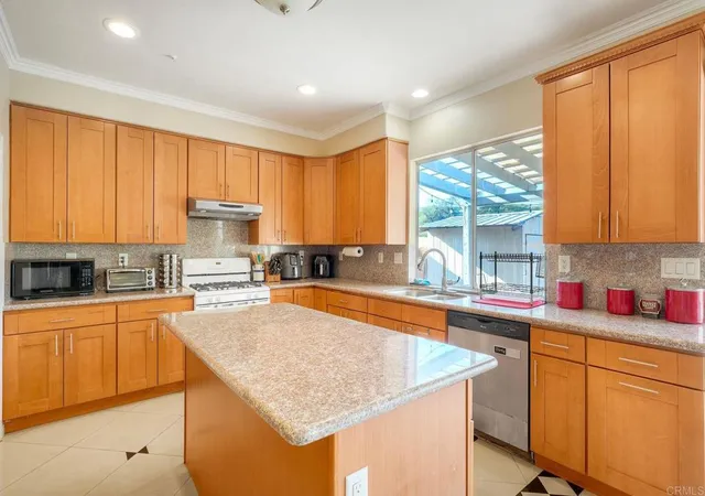 Photo 1 of Sale Pending at 831 Pohl Pl, Vista, CA 92083 | MLS# NDP2608555 | Listing updated on 2026-10-05