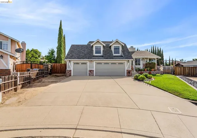 Photo 1 of Single family home for sale at 611 Woodbury Pl, Oakley, CA 94561 | MLS# 41148025 | Listing updated on 2026-10-09