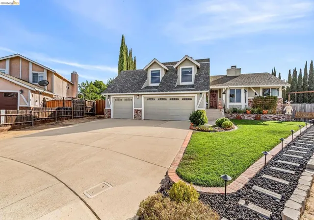 Photo 2 of Single family home for sale at 611 Woodbury Pl, Oakley, CA 94561 | MLS# 41148025 | Listing updated on 2026-10-09