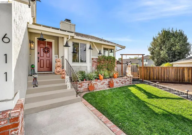 Photo 3 of Single family home for sale at 611 Woodbury Pl, Oakley, CA 94561 | MLS# 41148025 | Listing updated on 2026-10-09