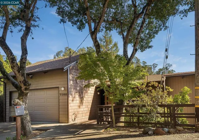 Photo 2 of Single family home for sale at 7160 Thorndale Dr, Oakland, CA 94611 | MLS# 41148037 | Listing updated on 2026-10-01