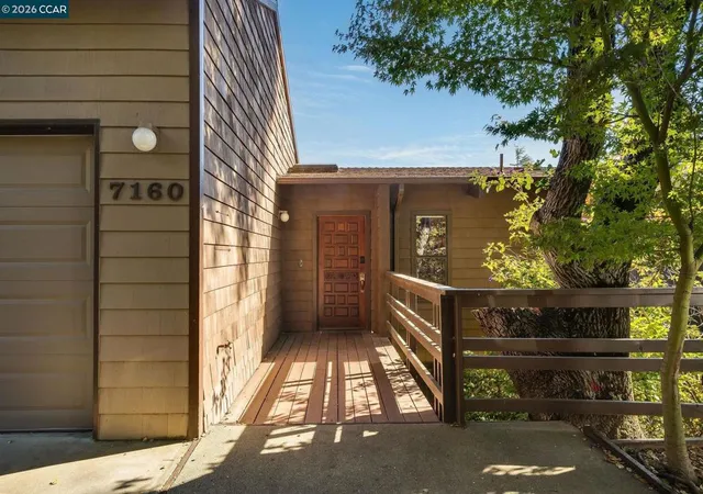 Photo 3 of Single family home for sale at 7160 Thorndale Dr, Oakland, CA 94611 | MLS# 41148037 | Listing updated on 2026-10-01