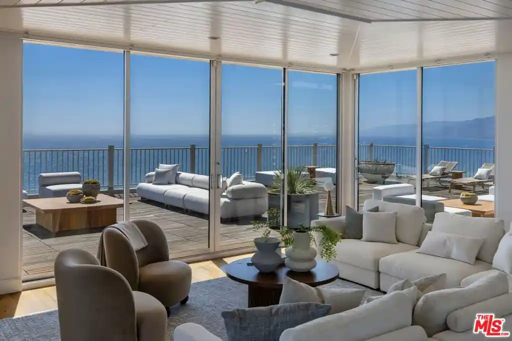Listing Photo 1 - Condo for sale in 101 California Ave located at 101 California Ave, Santa Monica, CA 90403 - Unit #PH