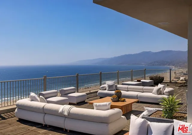 Listing Photo 4 - Condo for sale in building located at 101 California Ave, Santa Monica, CA 90403 - Unit #PH